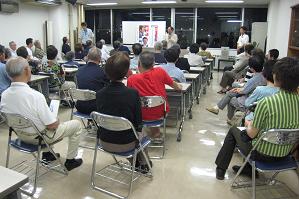 �u�����`�́@�����񍐉�v��ԃR�~�j���e�B�[�n�E�X�ɉ�����